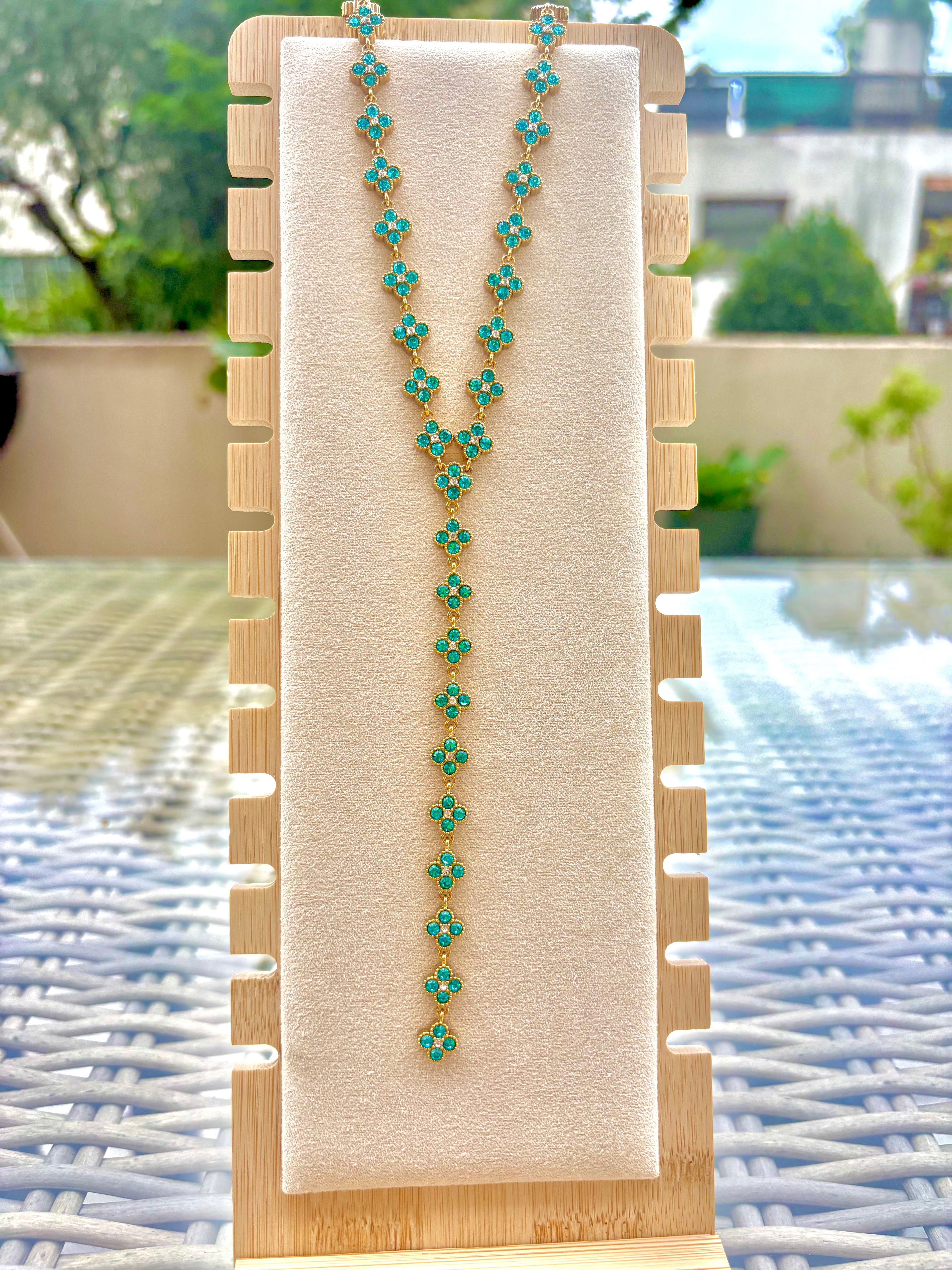 Collier Y June